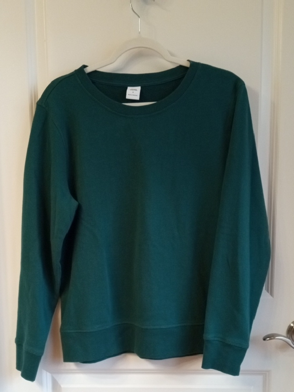 Amazon Essentials Dark Green Pullover Sweatshirt. Size Medium